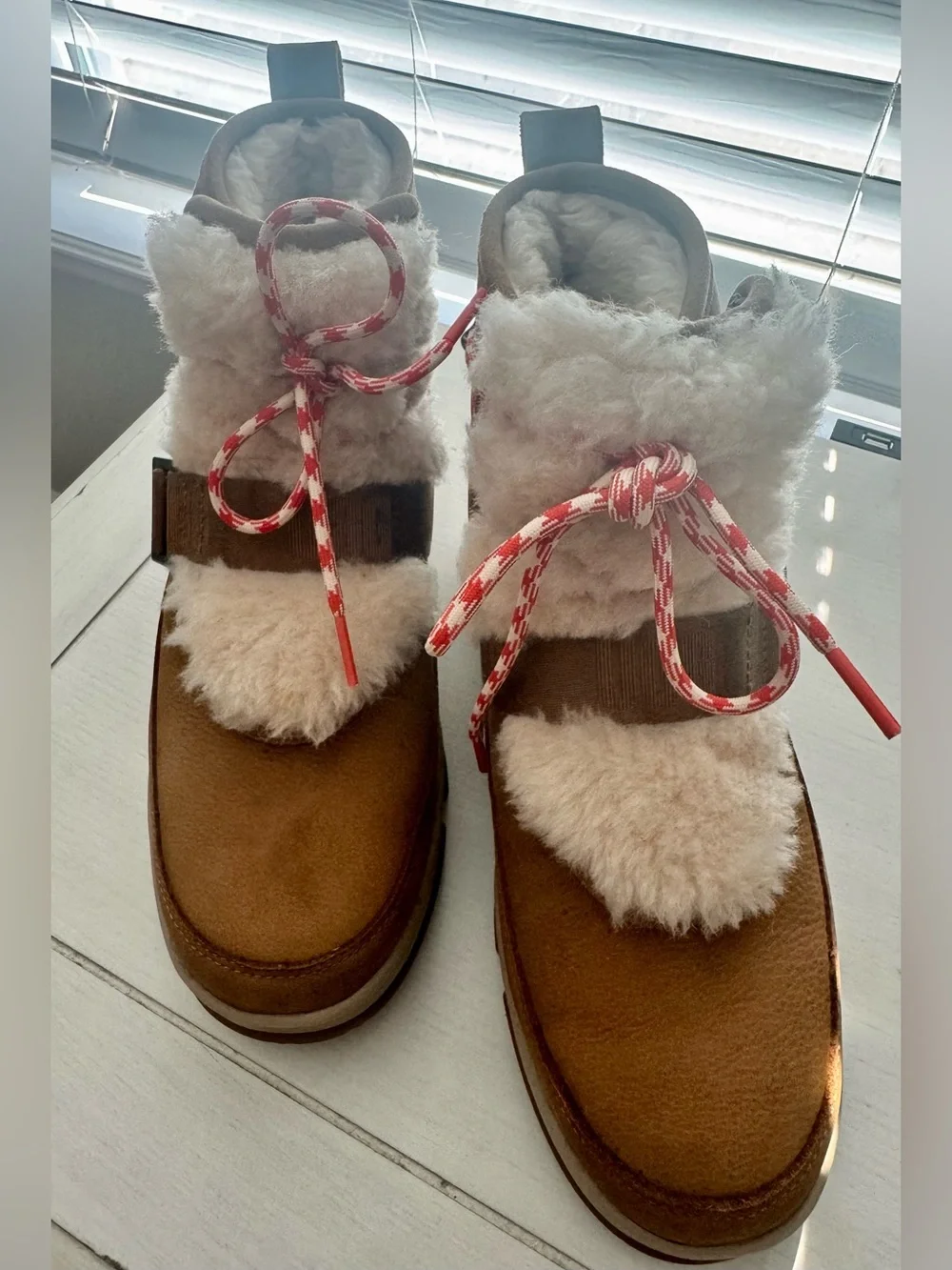 Preloved/ Great Condition/ Leather UGG boots/ Size 8,5